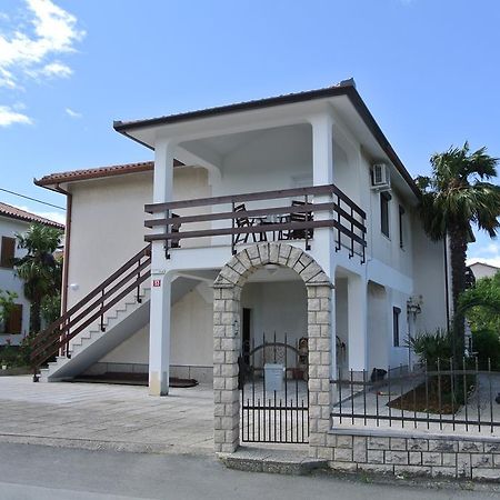Apartmaji Nika إيزولا المظهر الخارجي الصورة
