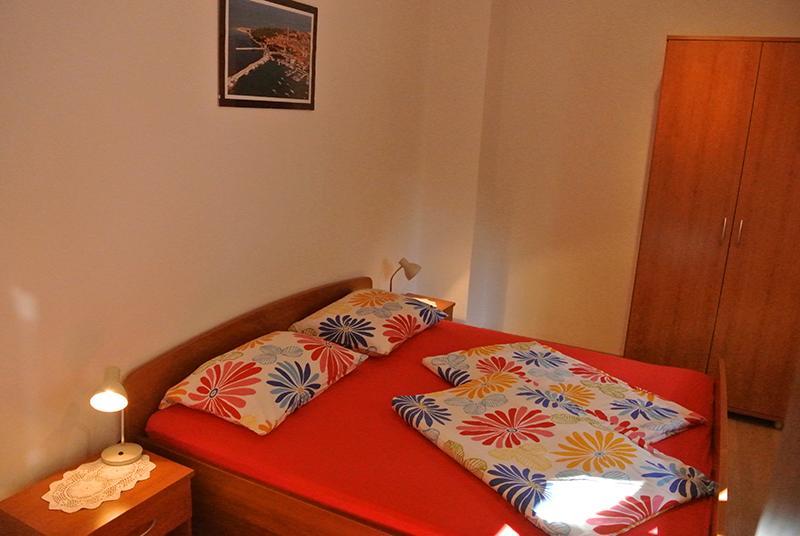 Apartmaji Nika إيزولا المظهر الخارجي الصورة