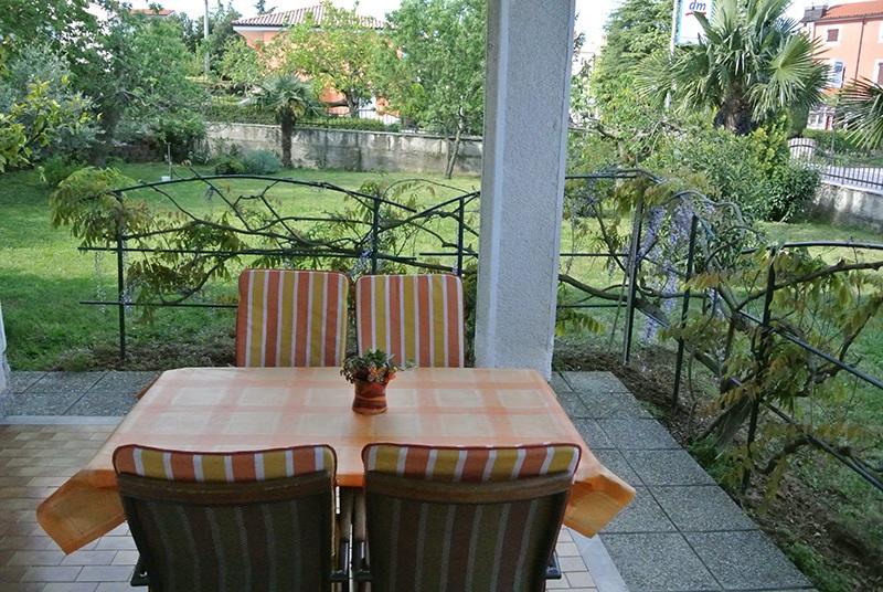 Apartmaji Nika إيزولا المظهر الخارجي الصورة