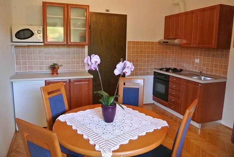 Apartmaji Nika إيزولا المظهر الخارجي الصورة