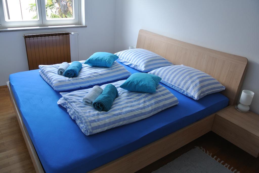 Apartmaji Nika إيزولا المظهر الخارجي الصورة